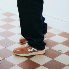 Aria 95 – Light Mahogany / White | Karhu on sale