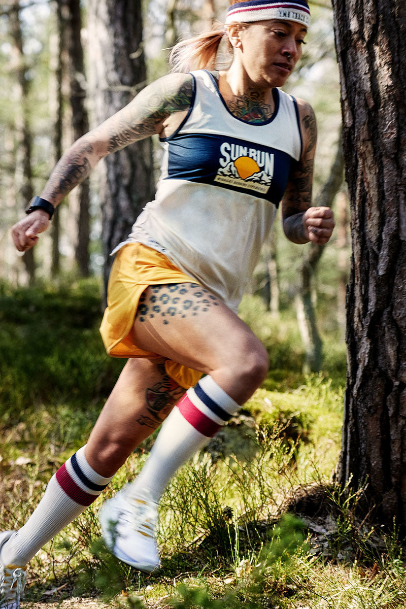 SUN RUN SINGLET WOMEN'S - OFF WHITE/ESTATE BLUE | Karhu near me