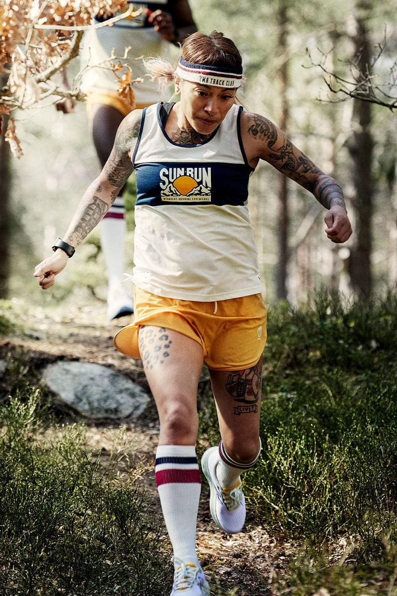 SUN RUN SINGLET WOMEN'S - OFF WHITE/ESTATE BLUE | Karhu near me