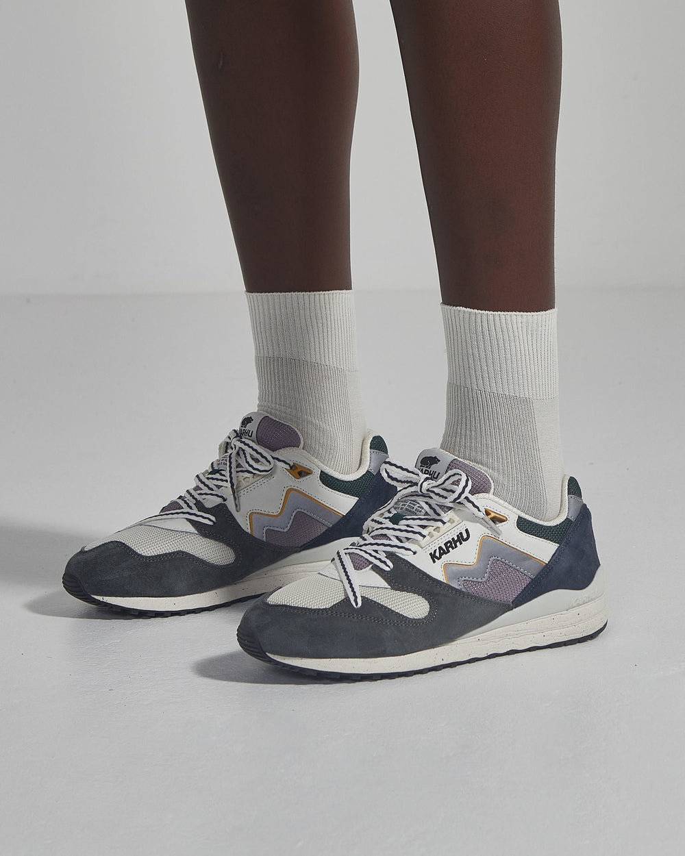 Synchron classic gunmetal / bright white | Karhu online