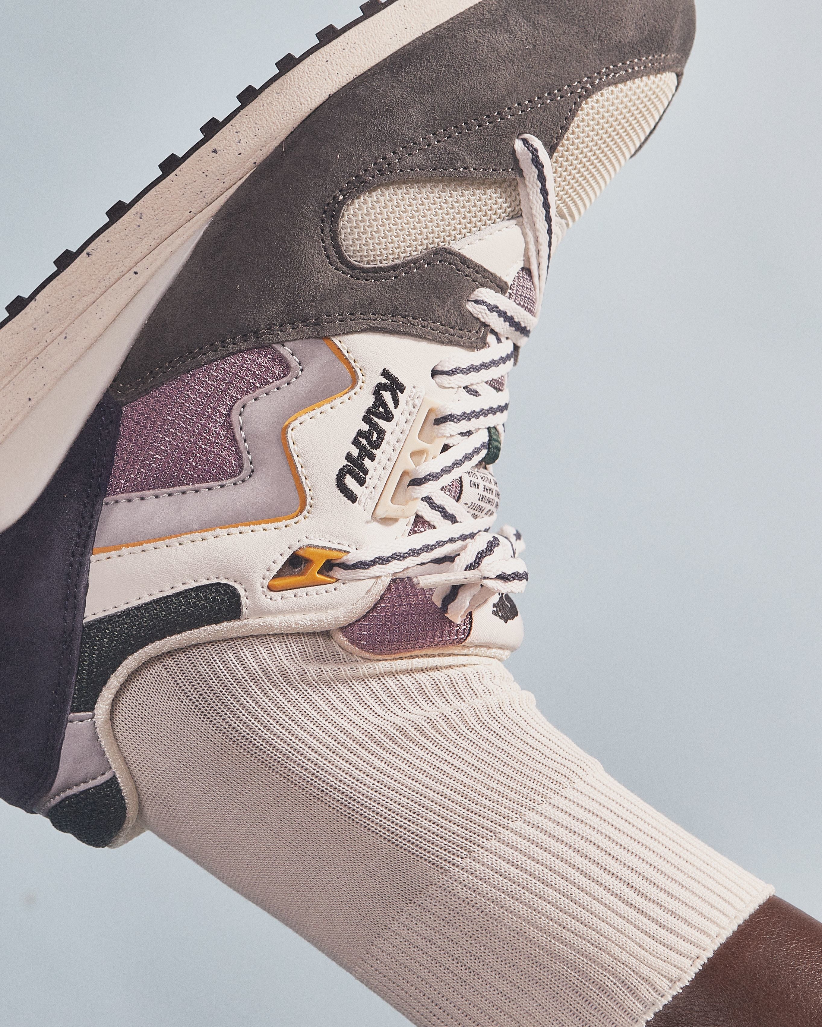 Synchron classic gunmetal / bright white | Karhu online
