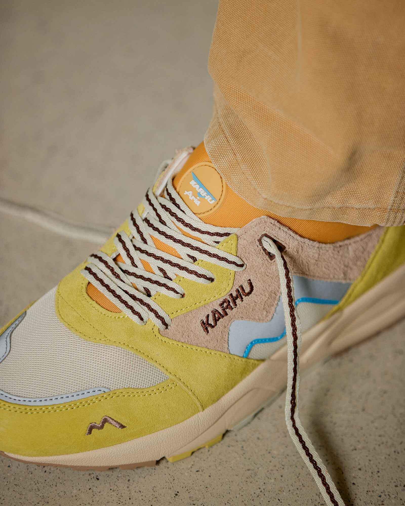 Aria 95 - Cream Gold / Warm Taupe | Karhu on sale