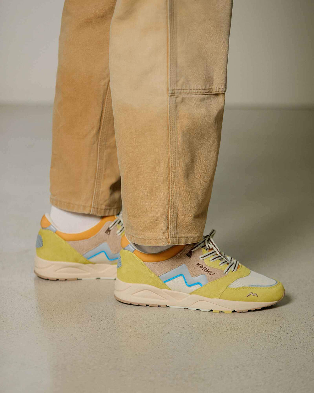Aria 95 - Cream Gold / Warm Taupe | Karhu on sale