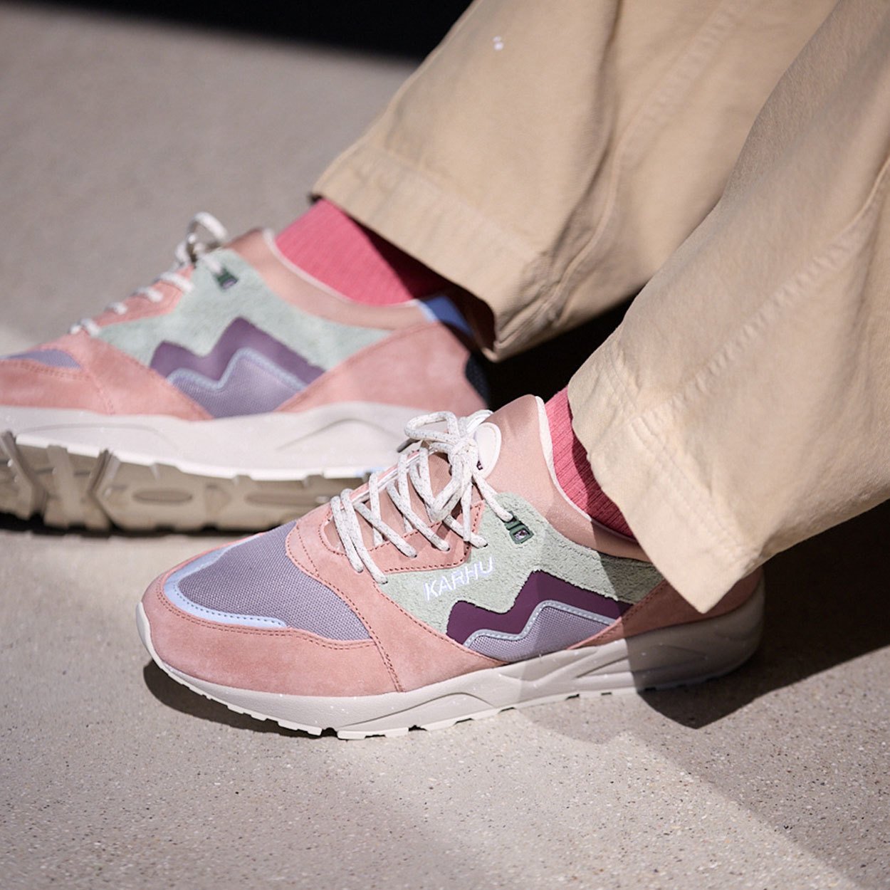 Aria 95 - Warm Taupe / Fig | Karhu outlet