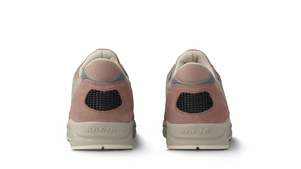 Aria 95 - Warm Taupe / Fig | Karhu outlet