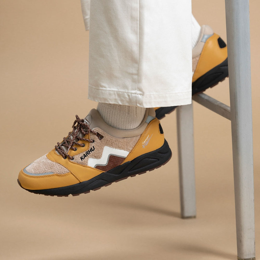 Aria 95 - Oak Buff / White | Karhu near me