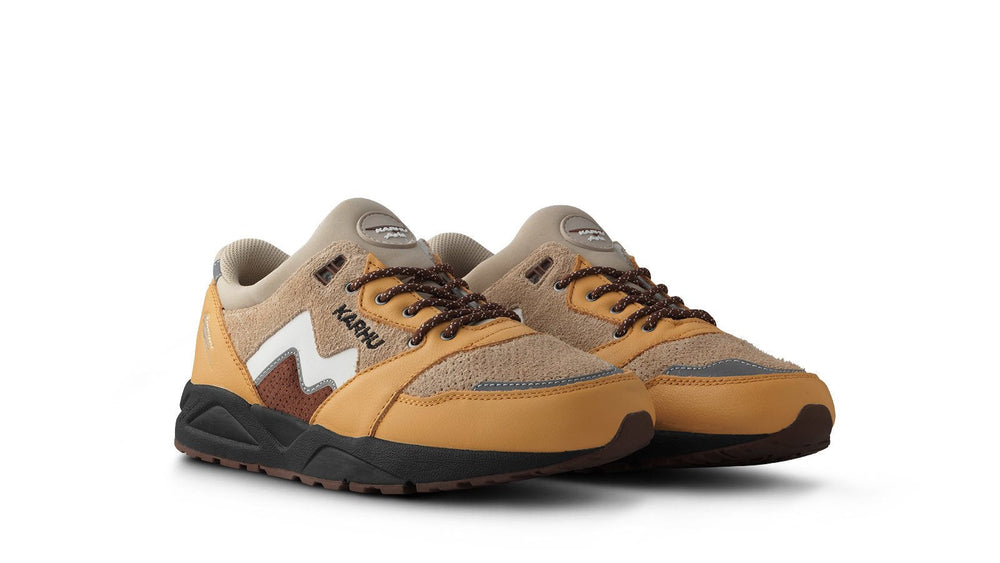 Aria 95 - Oak Buff / White | Karhu near me