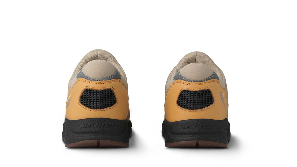 Aria 95 - Oak Buff / White | Karhu near me