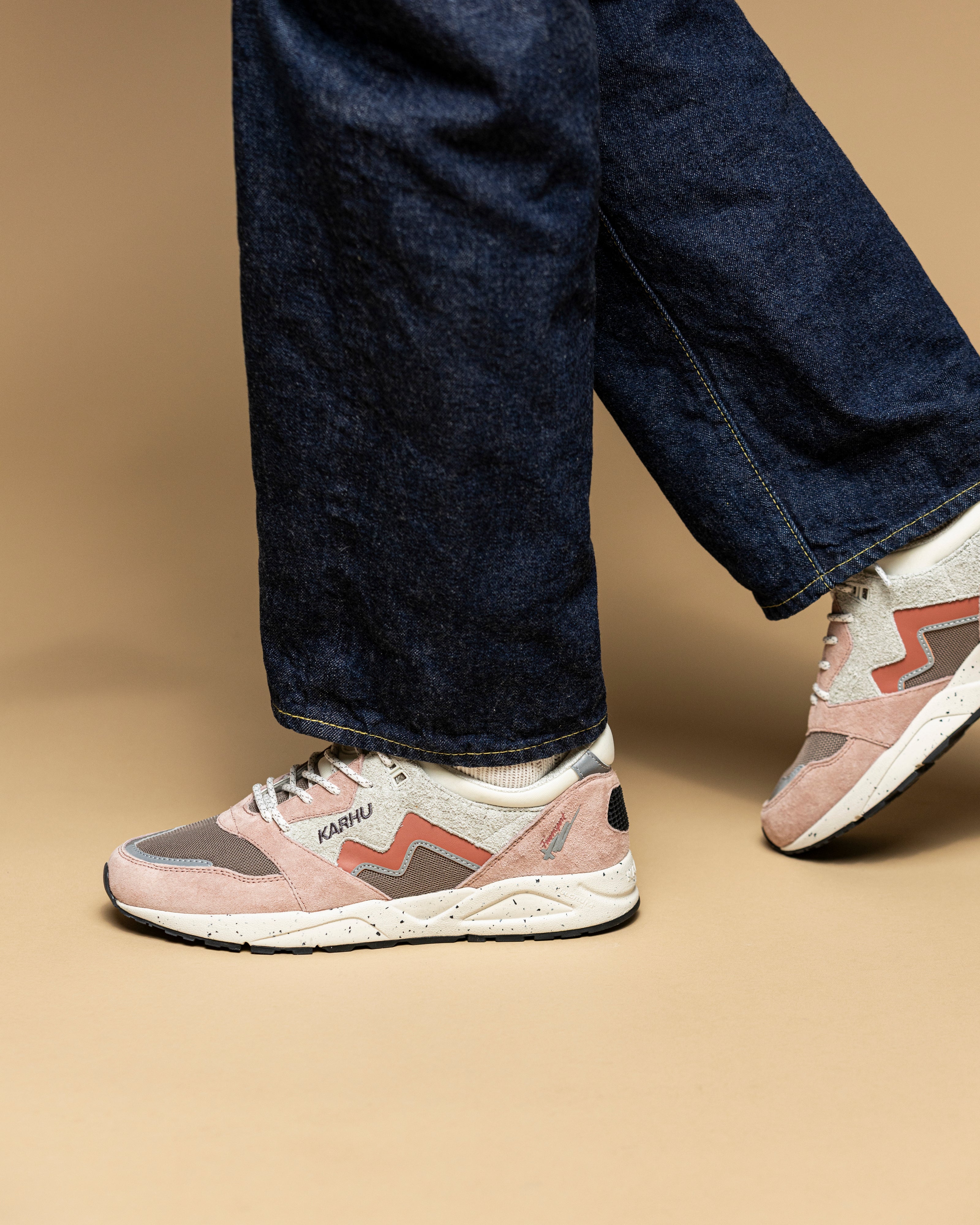 Aria 95 – Adobe Rose / Light Mahogany | Karhu for sale