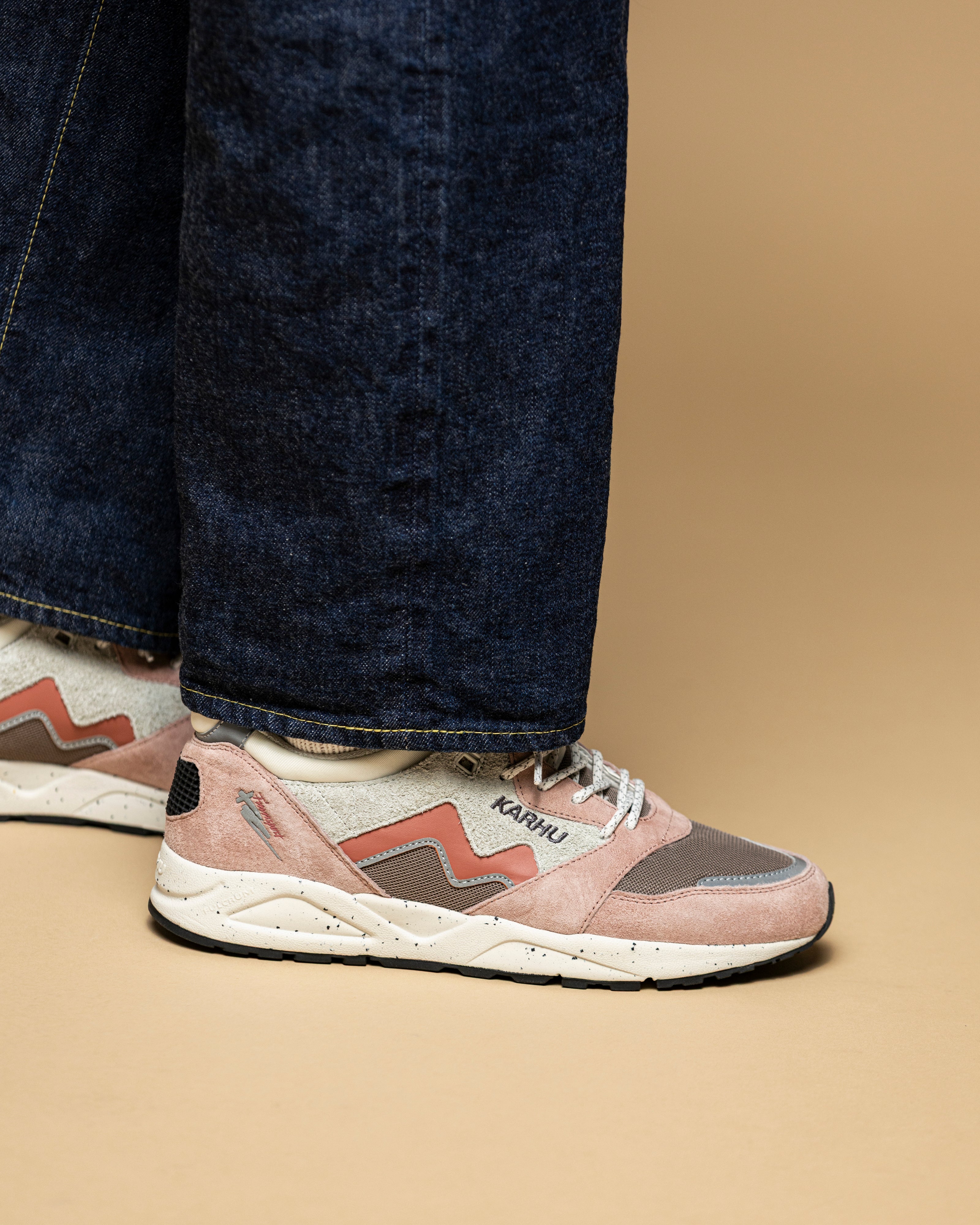 Aria 95 – Adobe Rose / Light Mahogany | Karhu for sale