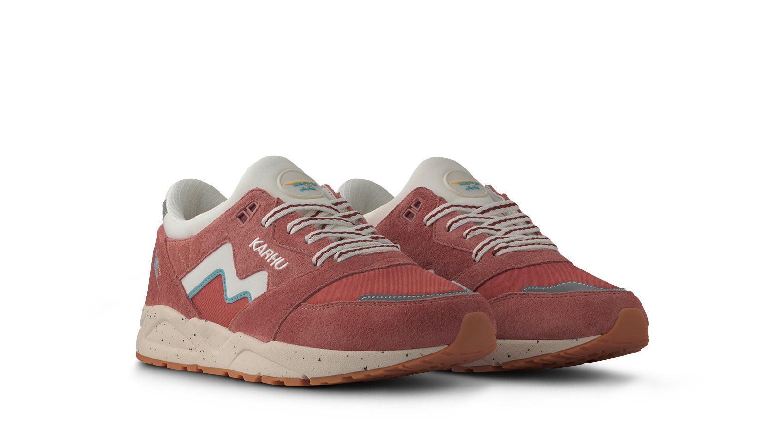 Aria 95 – Light Mahogany / White | Karhu on sale