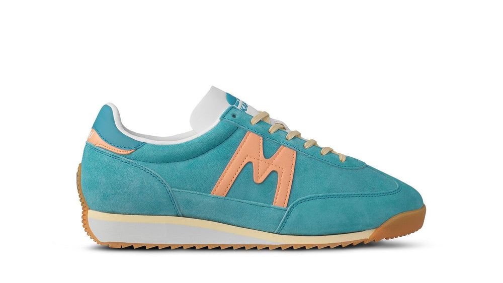 Mestari Delphinium Blue / Peach Fuzz | Karhu US