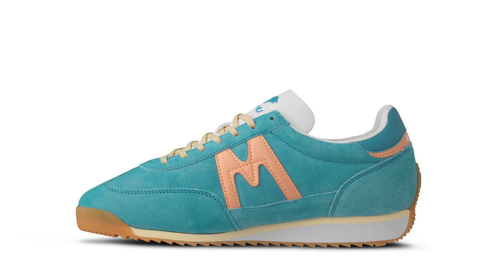 Mestari Delphinium Blue / Peach Fuzz | Karhu US