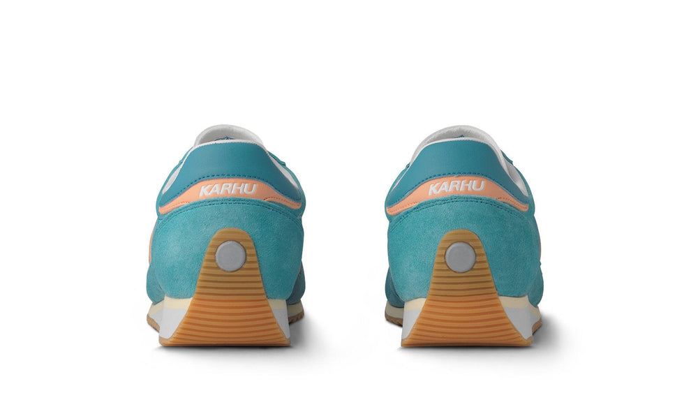Mestari Delphinium Blue / Peach Fuzz | Karhu US