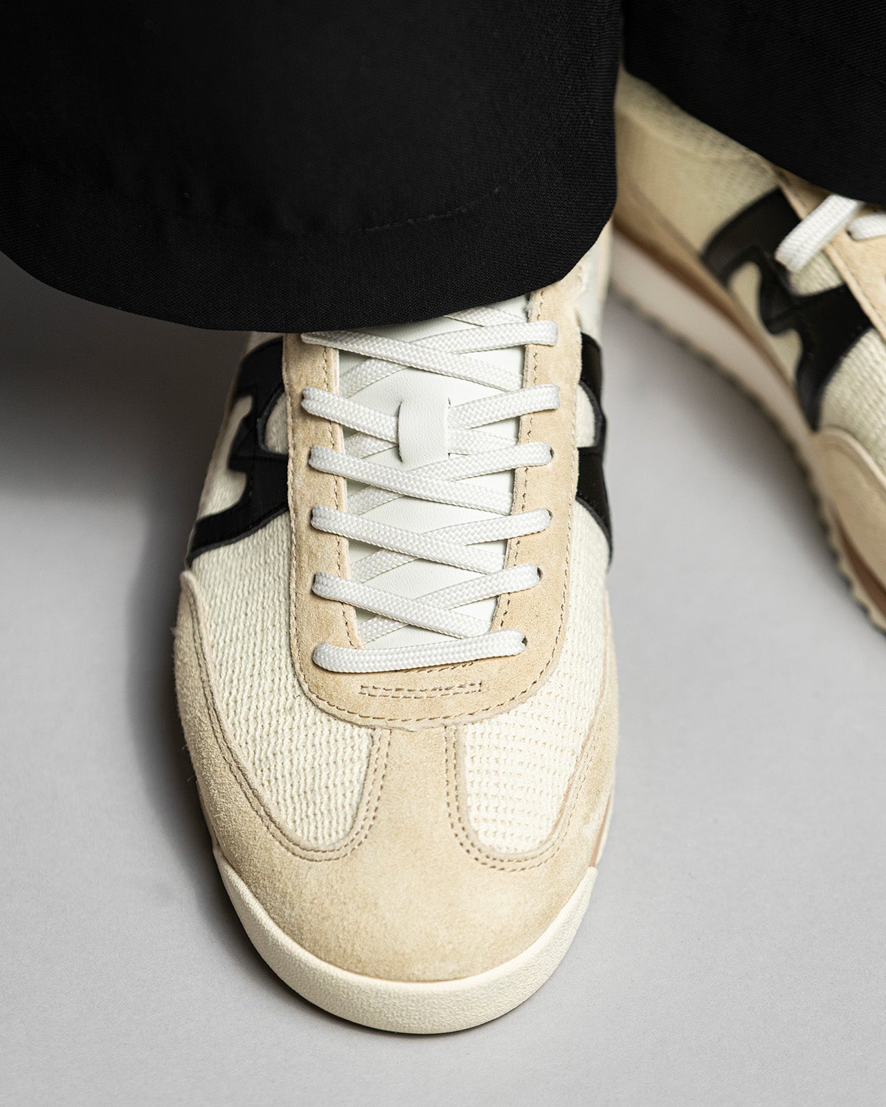 Mestari 76 Boulder / Jet Black - Lifestyle sneakers | Karhu near me