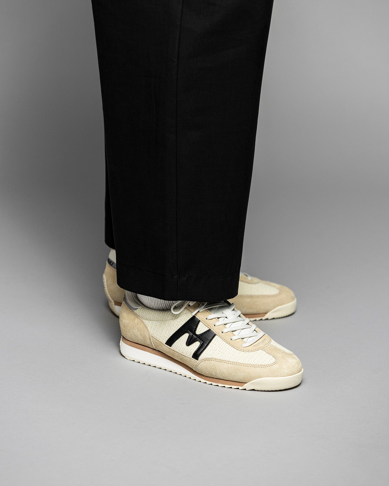 Mestari 76 Boulder / Jet Black - Lifestyle sneakers | Karhu near me