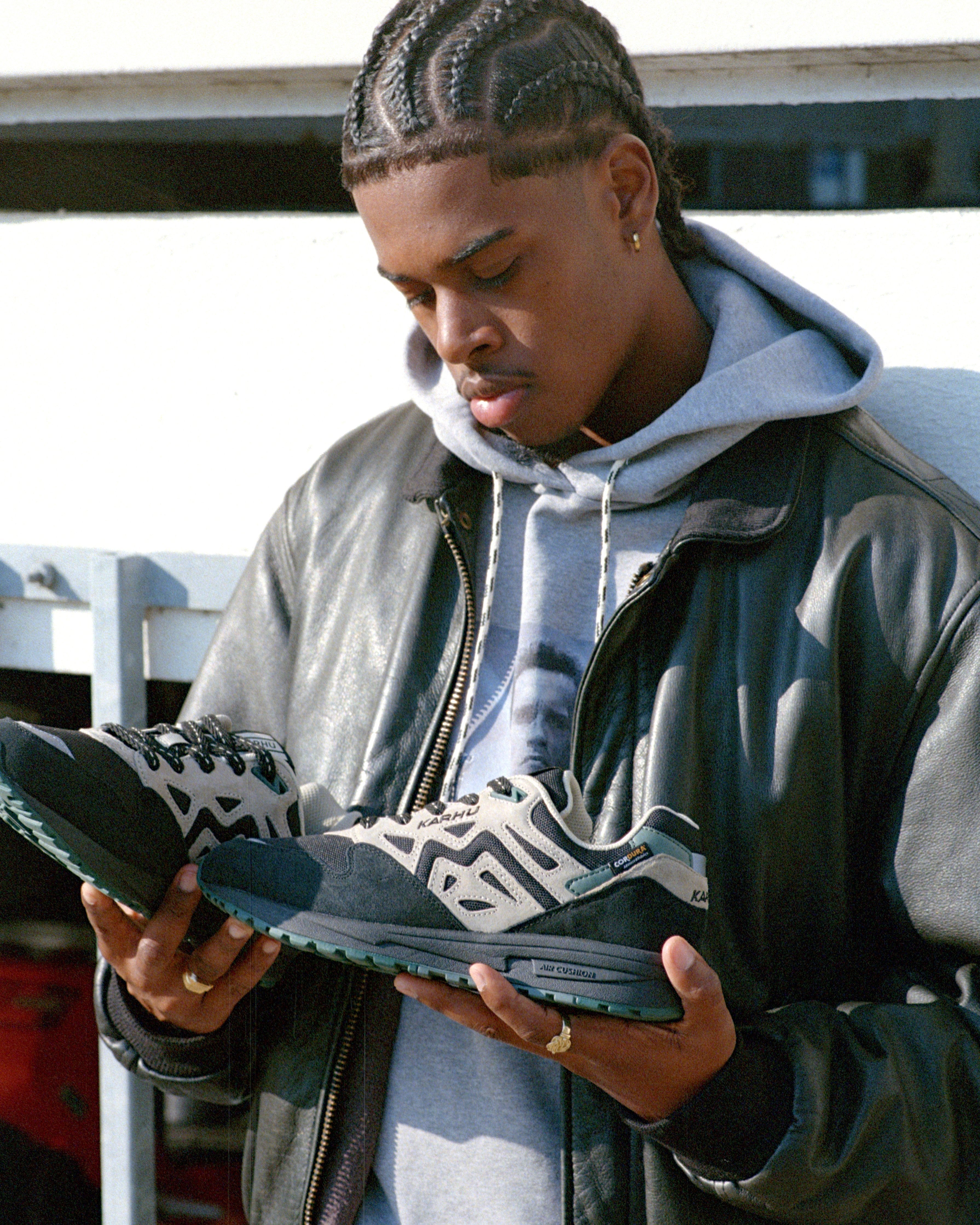 Legacy 96 - Caviar / Abbey Stone​ | Karhu on sale