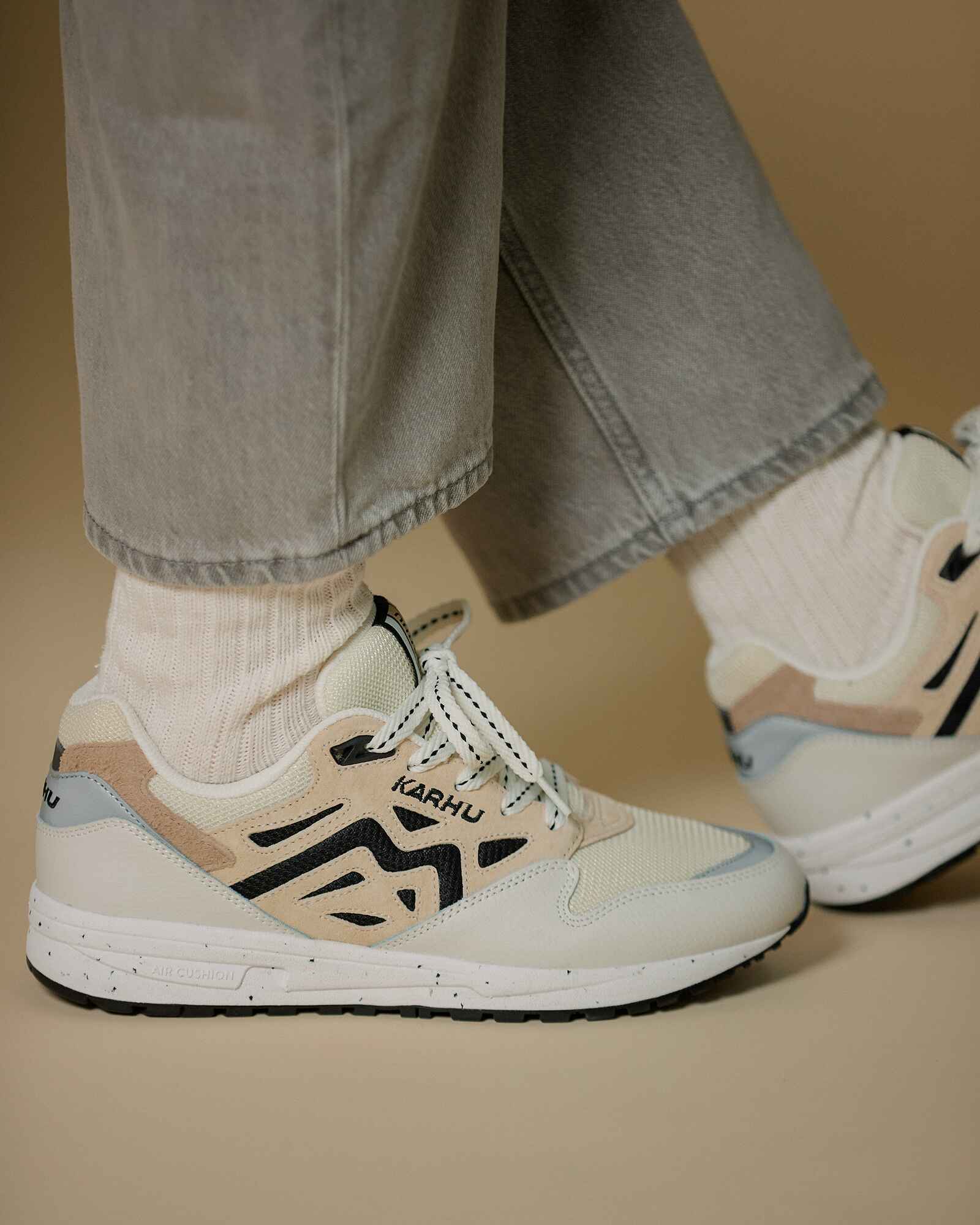 Legacy 96 Blanc de Blanc / Wood Ash - F806084 Lifestyle sneakers | Karhu discount