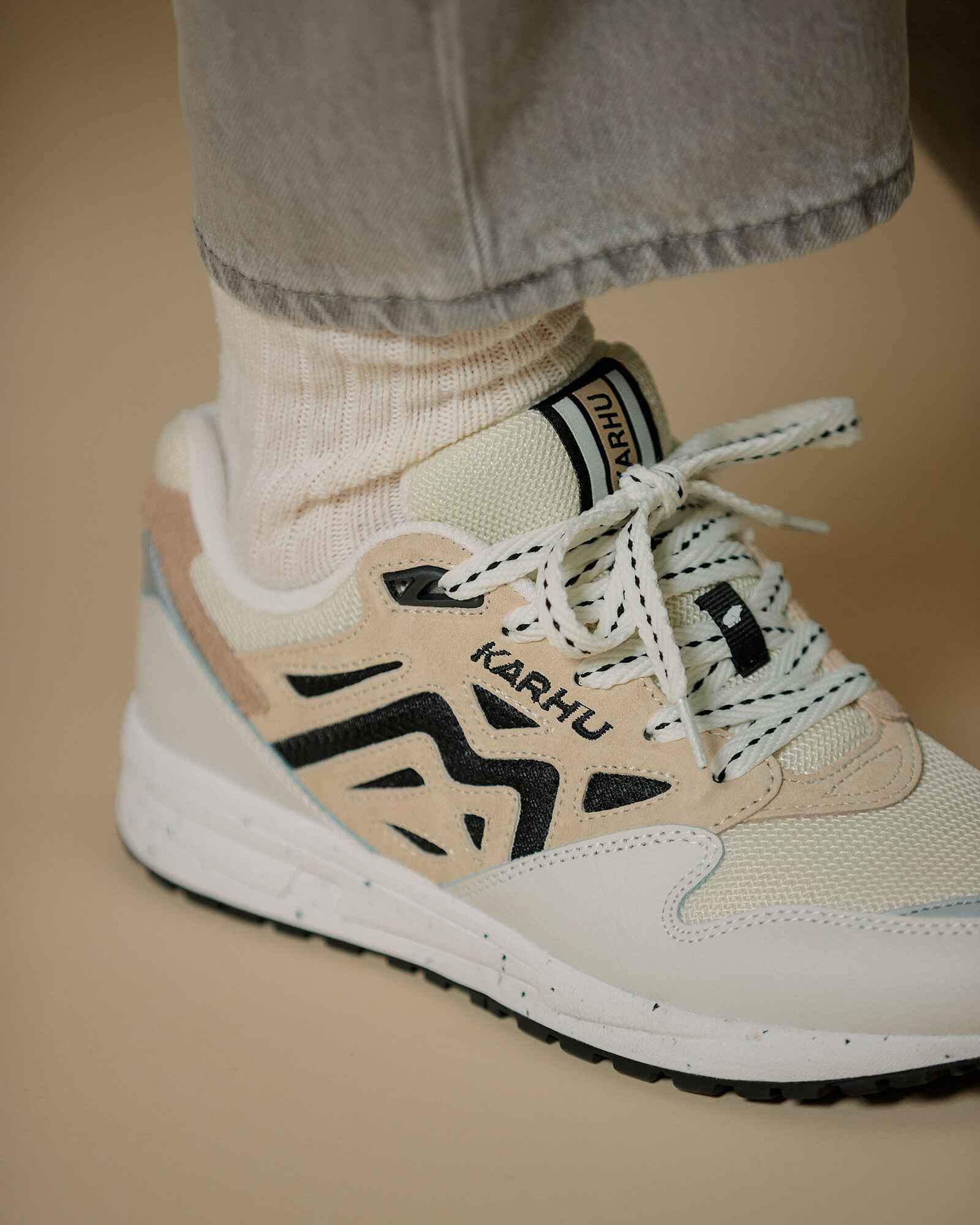 Legacy 96 Blanc de Blanc / Wood Ash - F806084 Lifestyle sneakers | Karhu discount