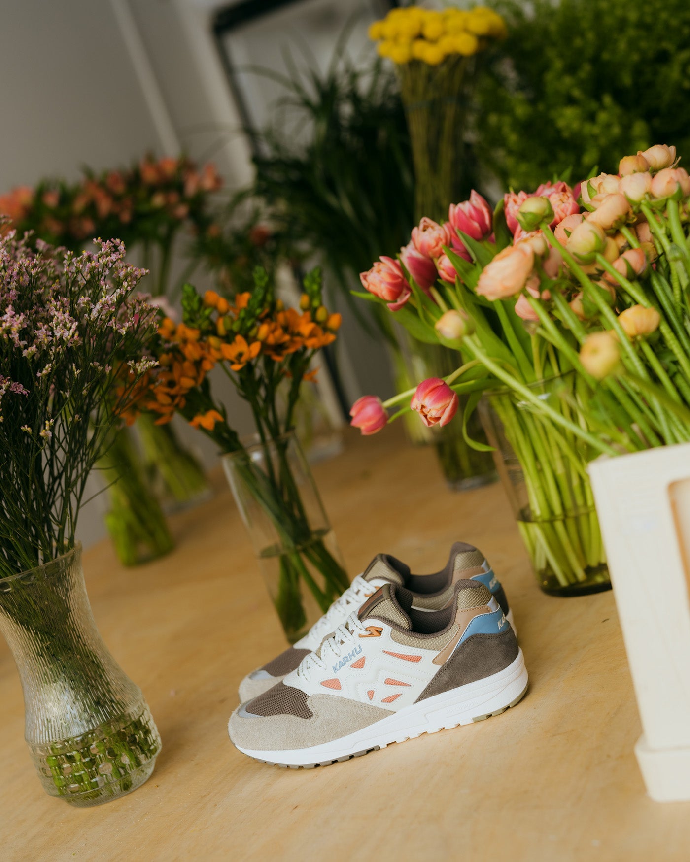 Legacy 96 – Dark Gull Gray / Light Mahogany. Comfortable shoes | Karhu for sale