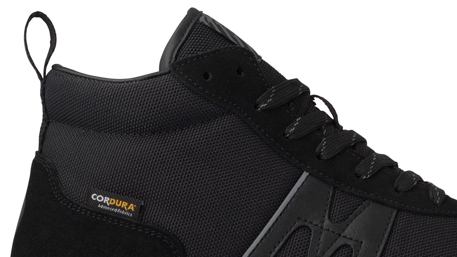 M-Runner - Caviar / Caviar | Karhu on sale