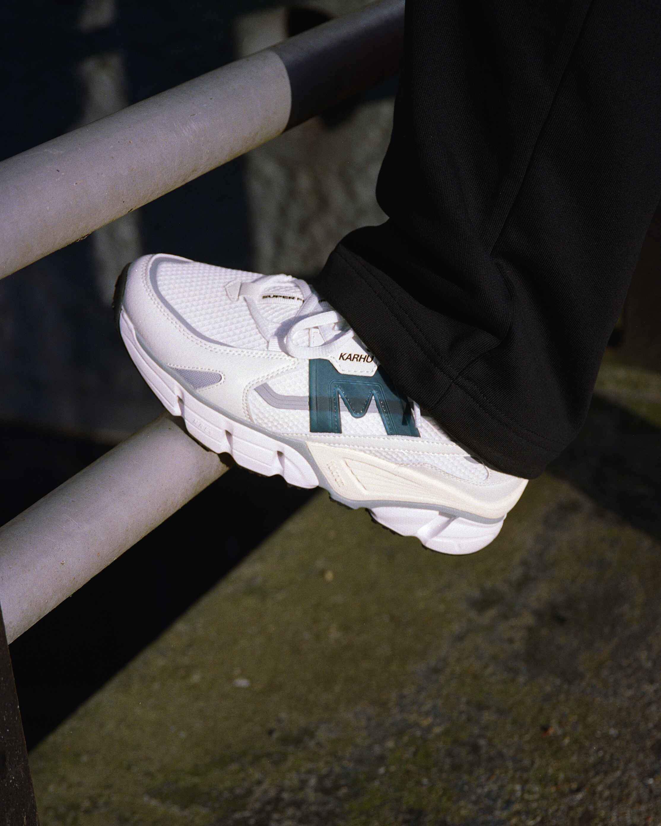 Super Fulcrum White / Deep Navy - Lifestyle shoes | Karhu on sale