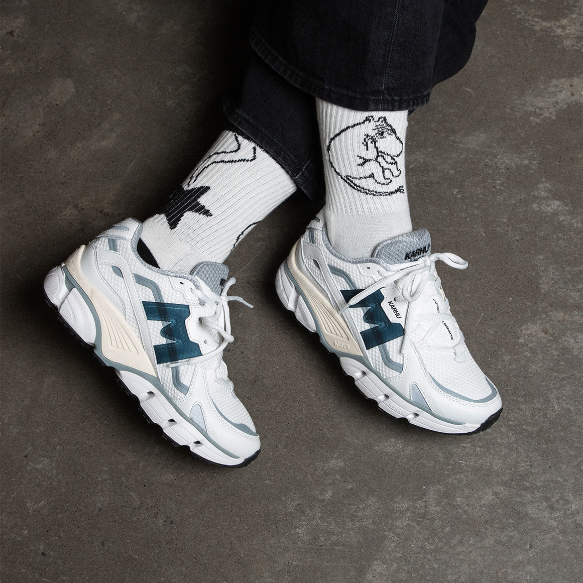 Super Fulcrum White / Deep Navy - Lifestyle shoes | Karhu on sale