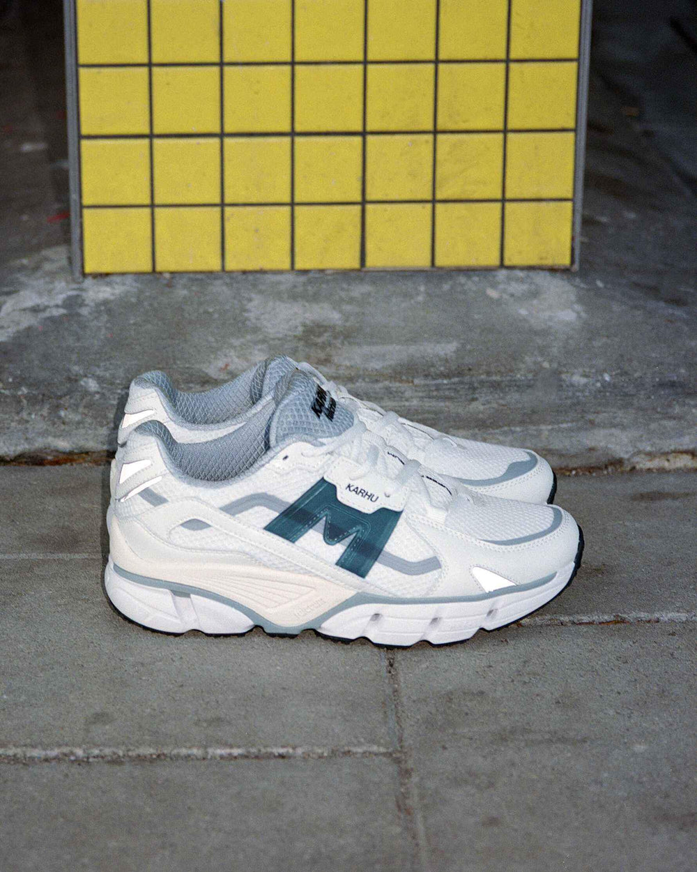 Super Fulcrum White / Deep Navy - Lifestyle shoes | Karhu on sale