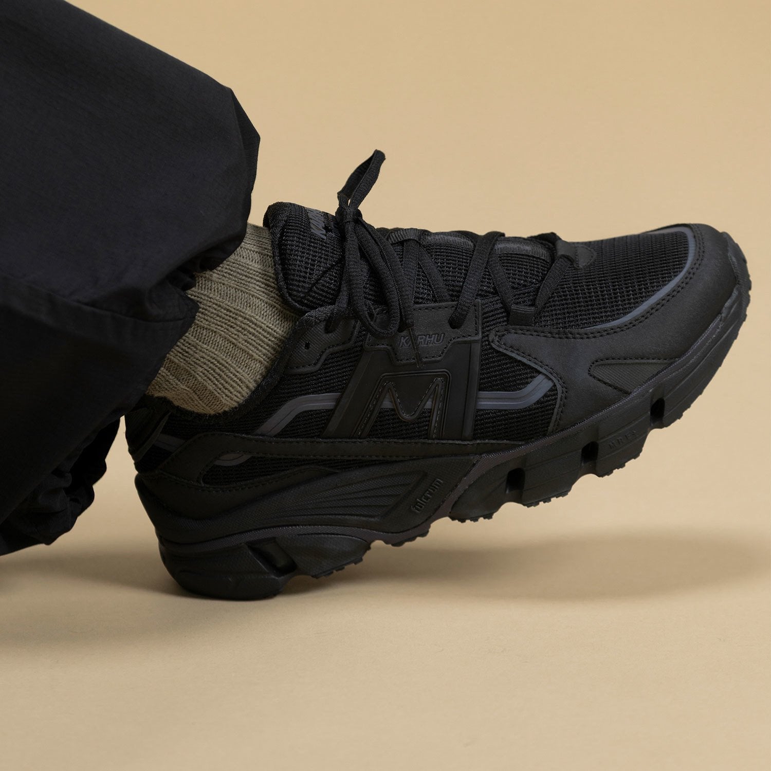 Super Fulcrum Black / Black - Lifestyle sneakers | Karhu for sale