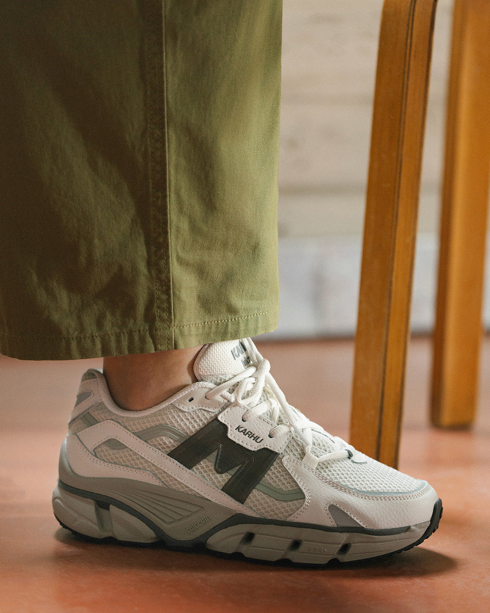 Super Fulcrum Blanc De Blanc / Dark Gull Gray - Lifestyle | Karhu US