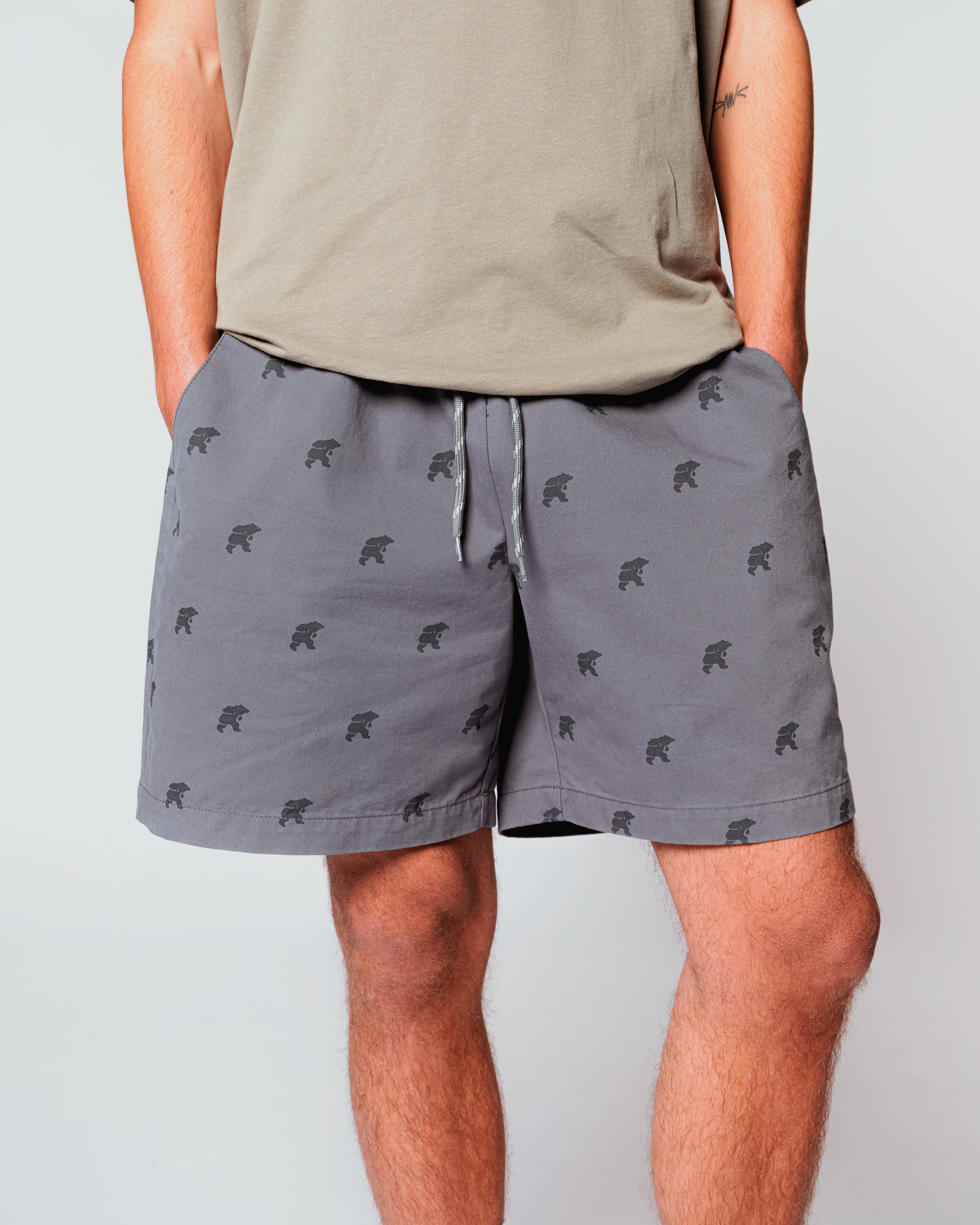 Trampas shorts stormy weather / turbulence | Karhu sale